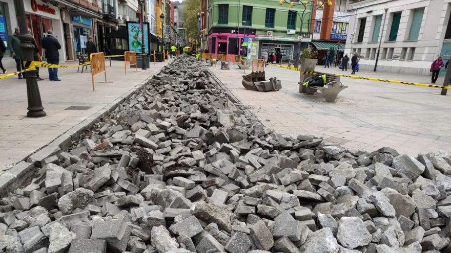 Comienza en el centro de La Felguera la última obra del plan de urbanizaciones