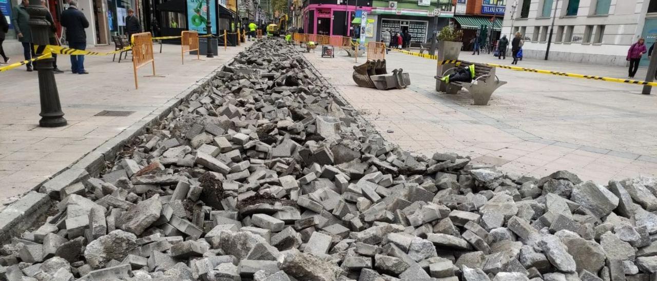 Obras en el tramo de la calle Celestino Cabeza entre Alférez Argüelles y Norte. | LNE