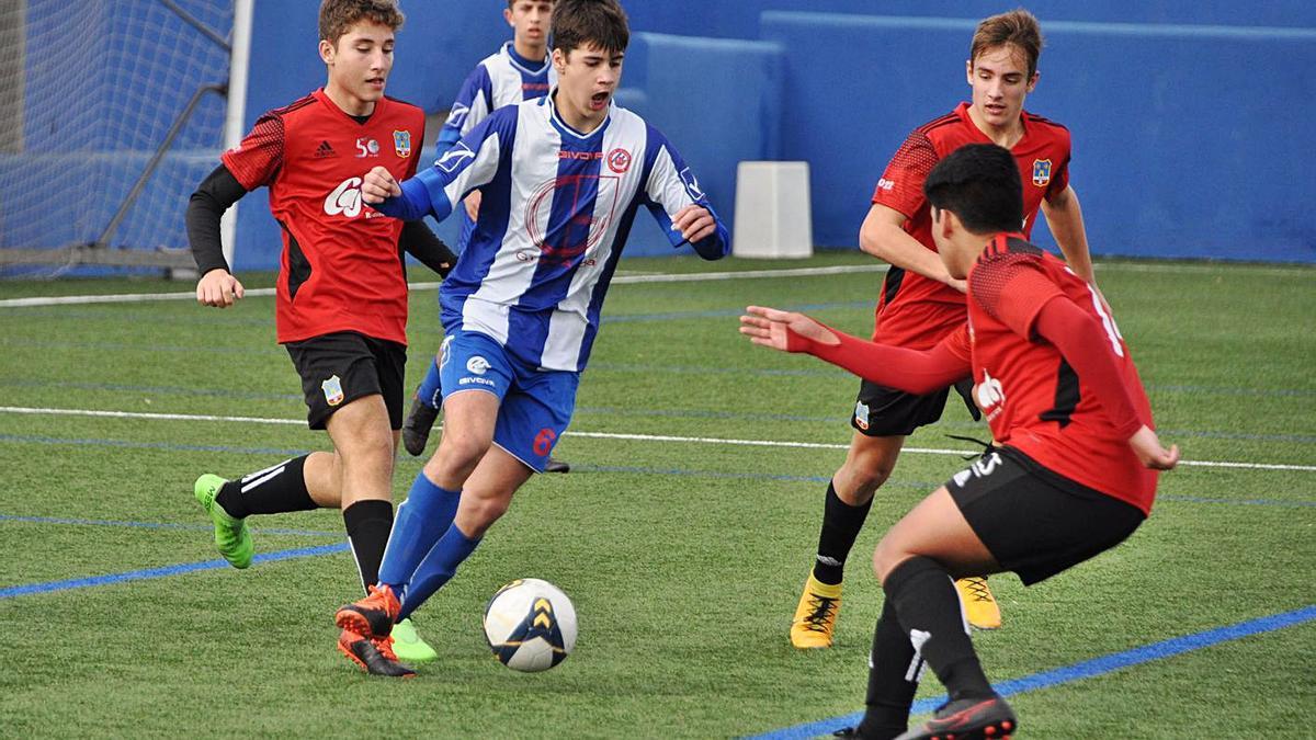 Un partido de fútbol de cadetes disputado en Ibiza esta temporada.
