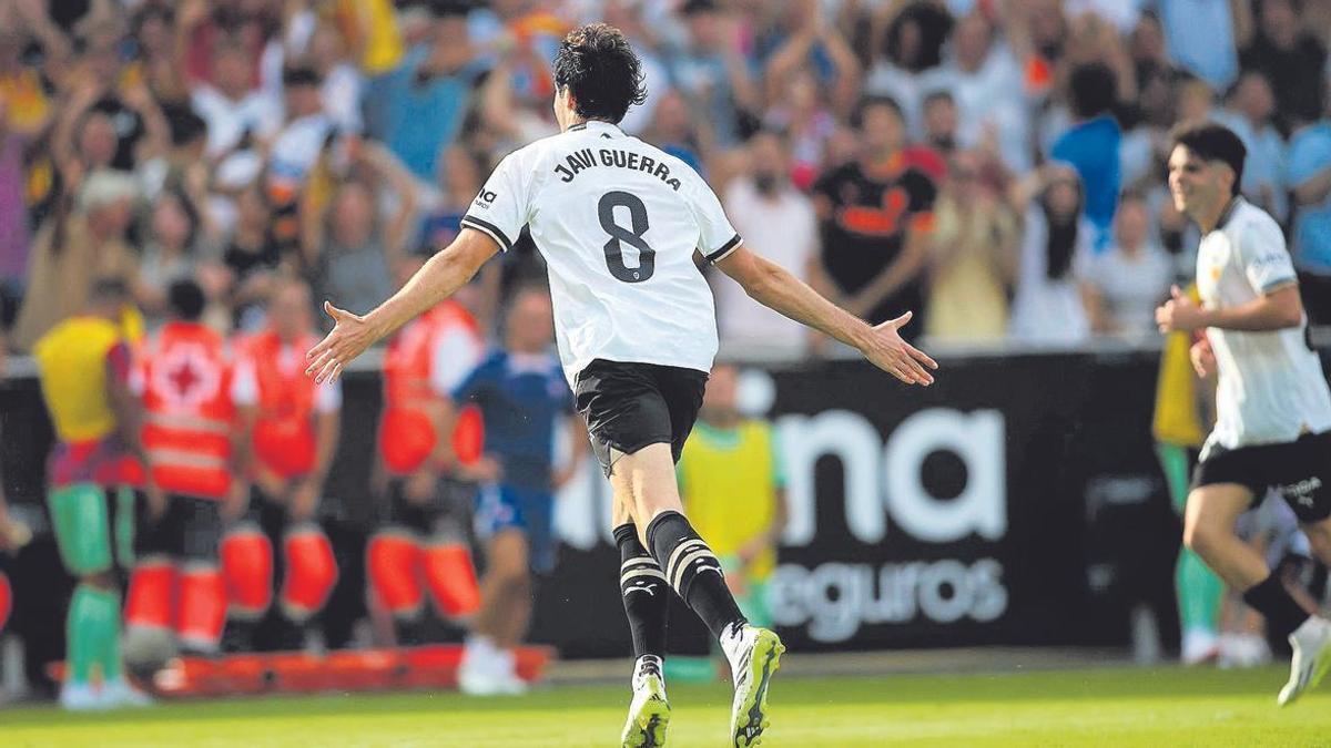 Javi Guerra celebra su gol contra el Atlético de Madrid