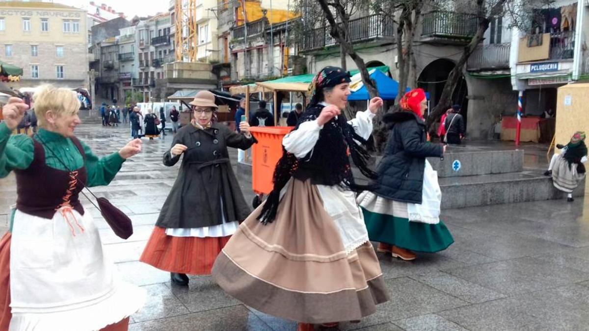 La Reconquista combate la lluvia con música y chor La Reconquista combate la lluvia con música y chor