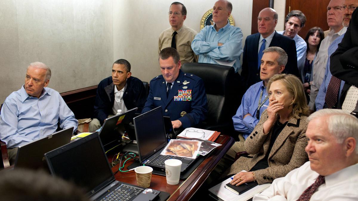 Barack Obama y varios miembros del Gobierno y el Ejército siguen en directo la operación contra Bin Laden, el 1 de mayo de 2011.