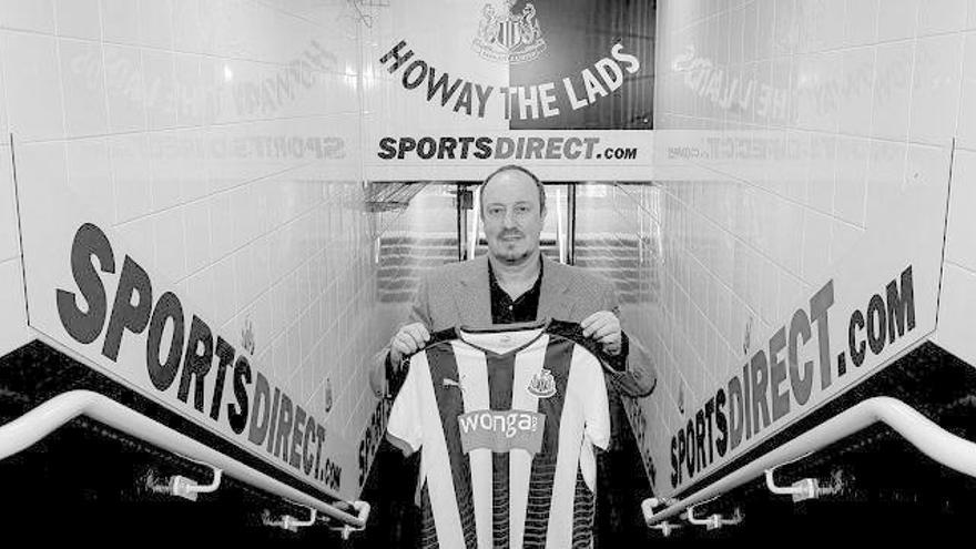 Rafa Benítez, con la camiseta del Newcastle.