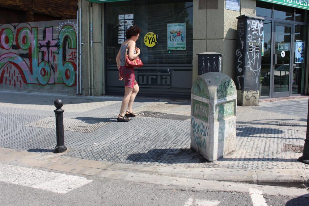 Kilómetro 0 de la Comarcal 234 València-Ademuz en el inicio de la Avenida Burjassot. En mal estado