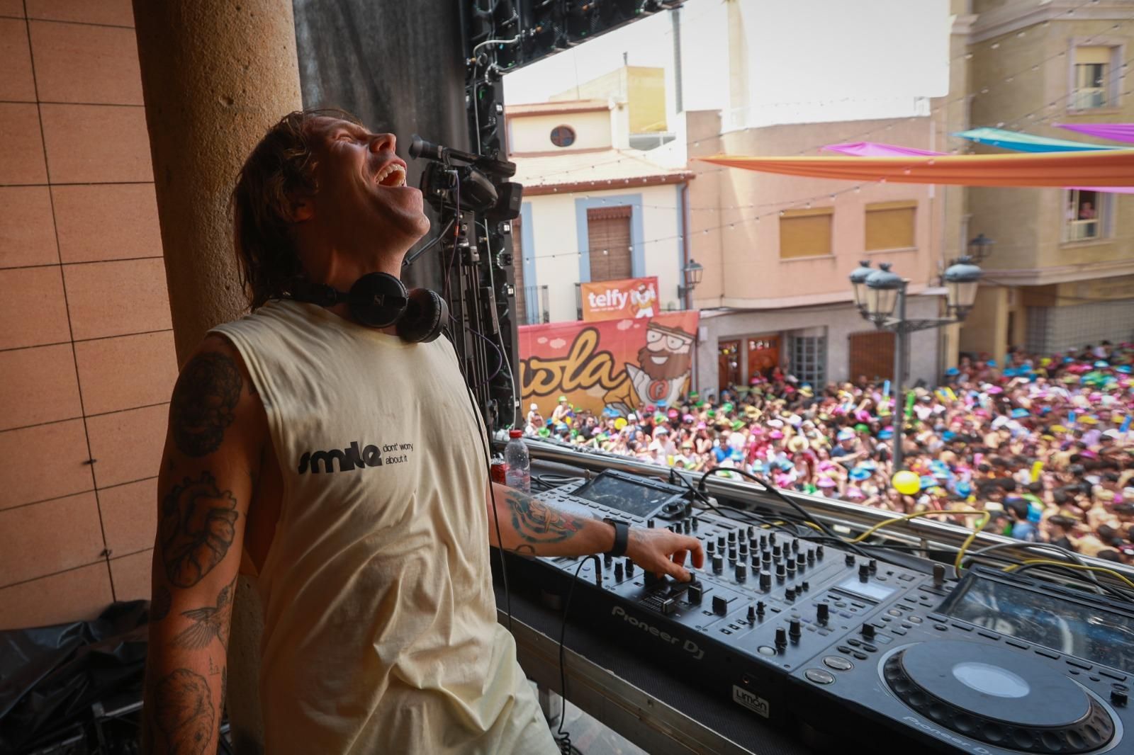 El primer Chupinazo, el de Catral, arranca el ciclo de fiestas veraniegas de los pueblos de la Vega Baja