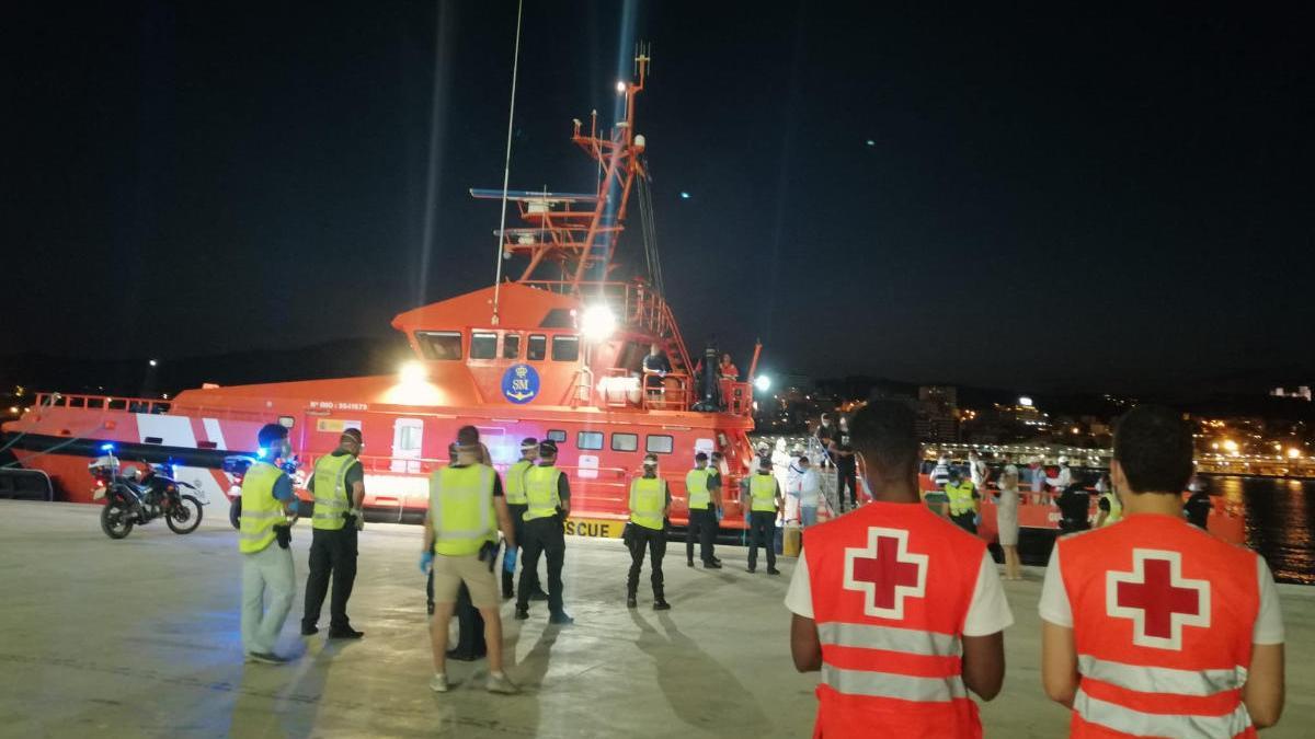 Los 31 migrantes interceptados en Cabrera, trasladados a Palma