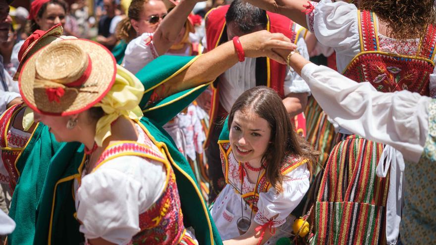 Una romería de punta en blanco para preservar la tradición en La Orotava