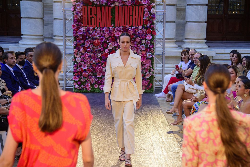 Desfile de moda en la plaza del Ayuntamiento de Cartagena