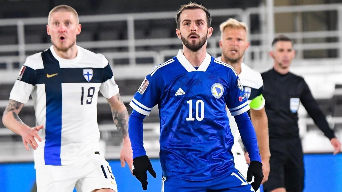 Pjanic, durante el duelo ante Finlandia