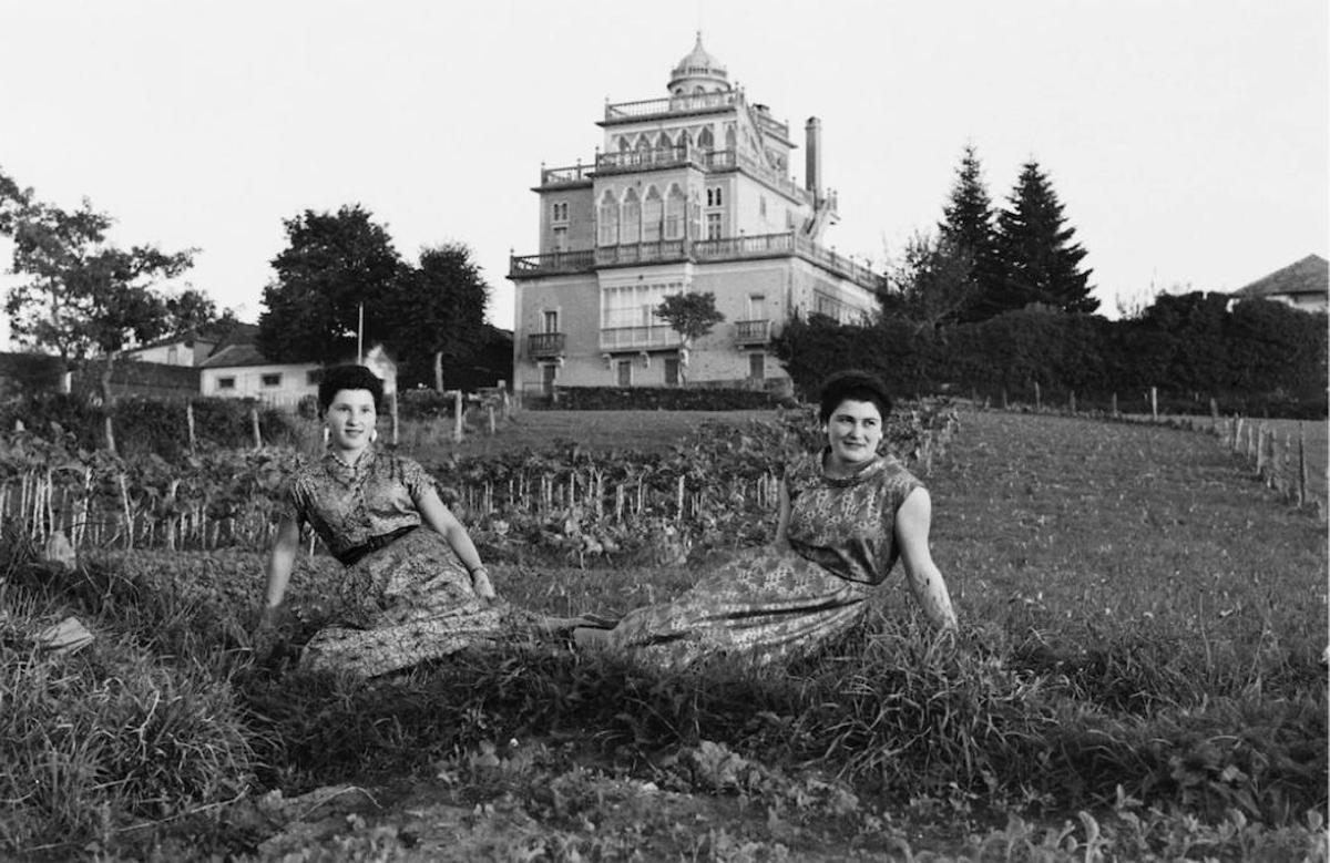 Imagen histórica del palacio modernista de Soutelo de Montes.