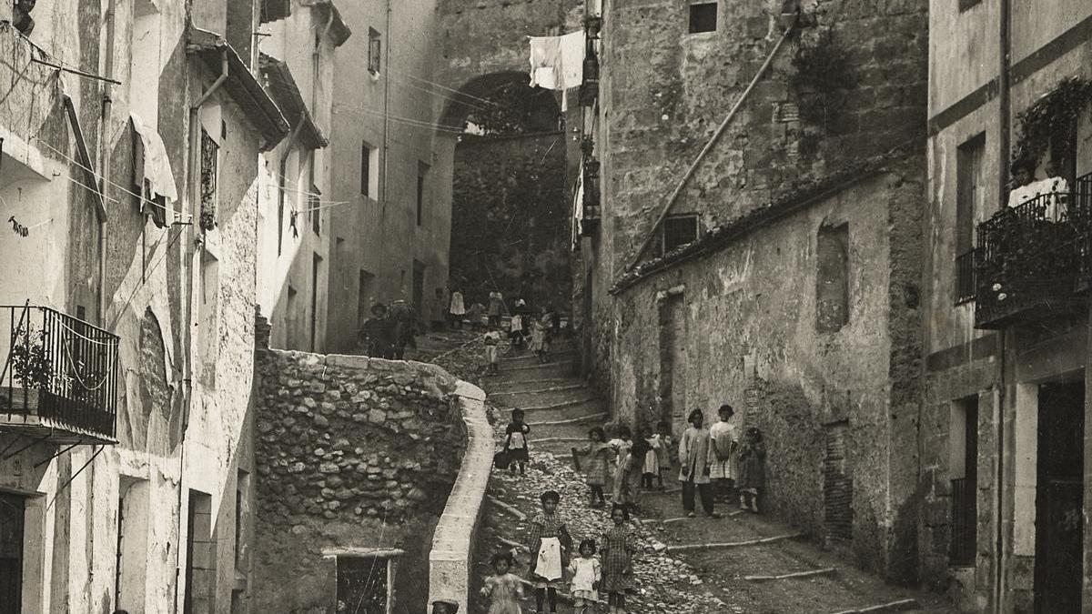 Portal de Riquer y calle San Roque en el año 1909.