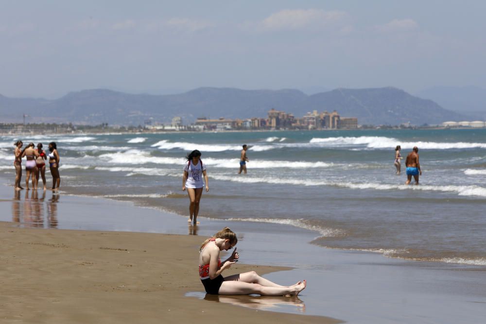 València cierra al baño las playas de la Malva-rosa y el Cabanyal