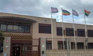 Un instituto de Tenerife desata la polémica: ¿se pueden usar banderas LGTBI en centros públicos?