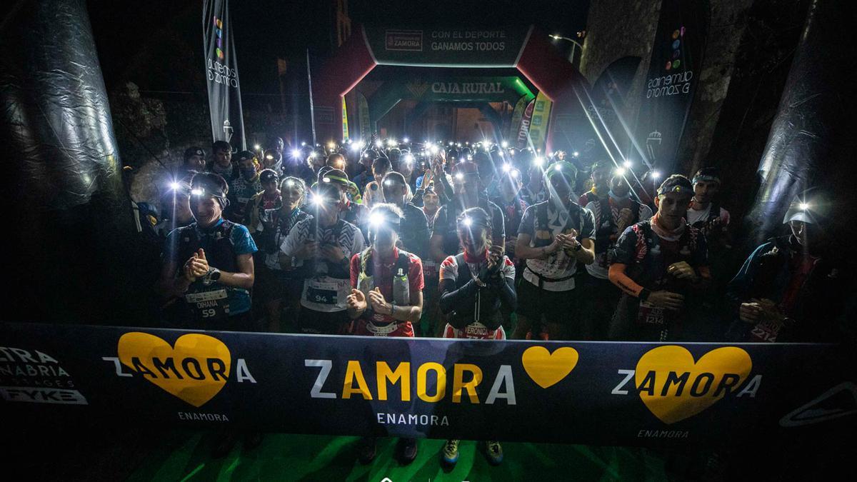 Imagen de la salida de la carrera nocturna