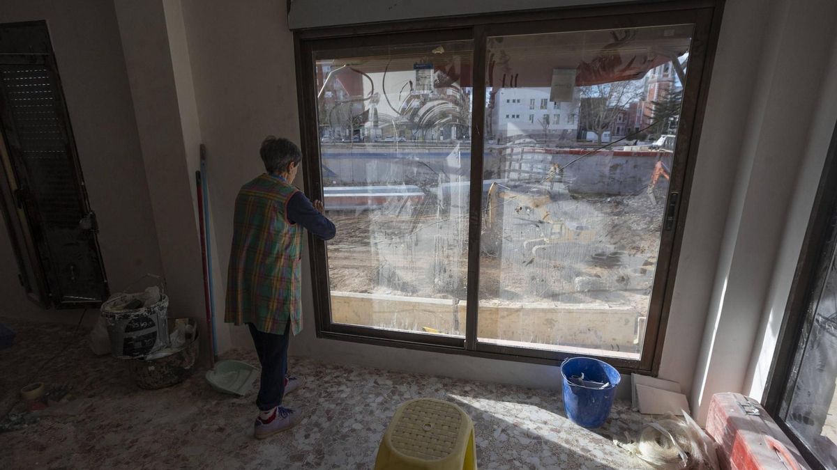 Reconstrucción de viviendas en torno al barranco, Carmen en su casa en Picanya junto al barranco del Poyo.