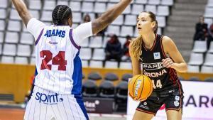 Axelle Merceron pudo debutar con el Spar Girona y aportó 10 puntos en 12 minutos de juego