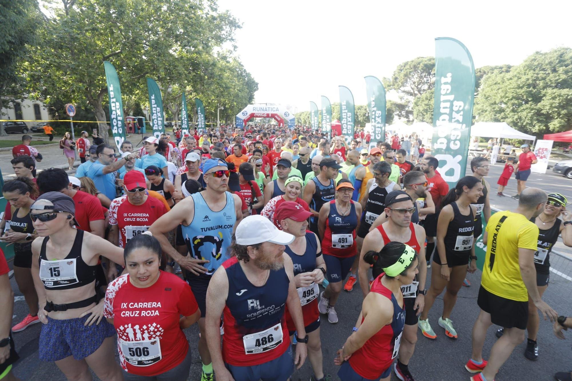 Miles de corredores en IX Carrera de Cruz Roja en València