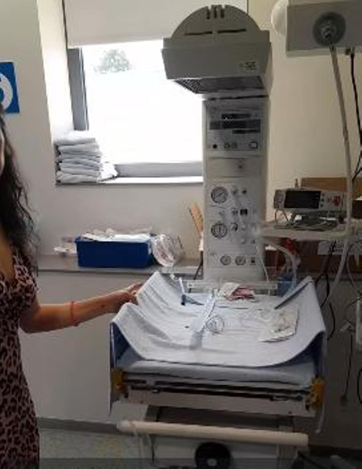 Una cuna de reanimación, ubicada en una de las salas de dilatación.
