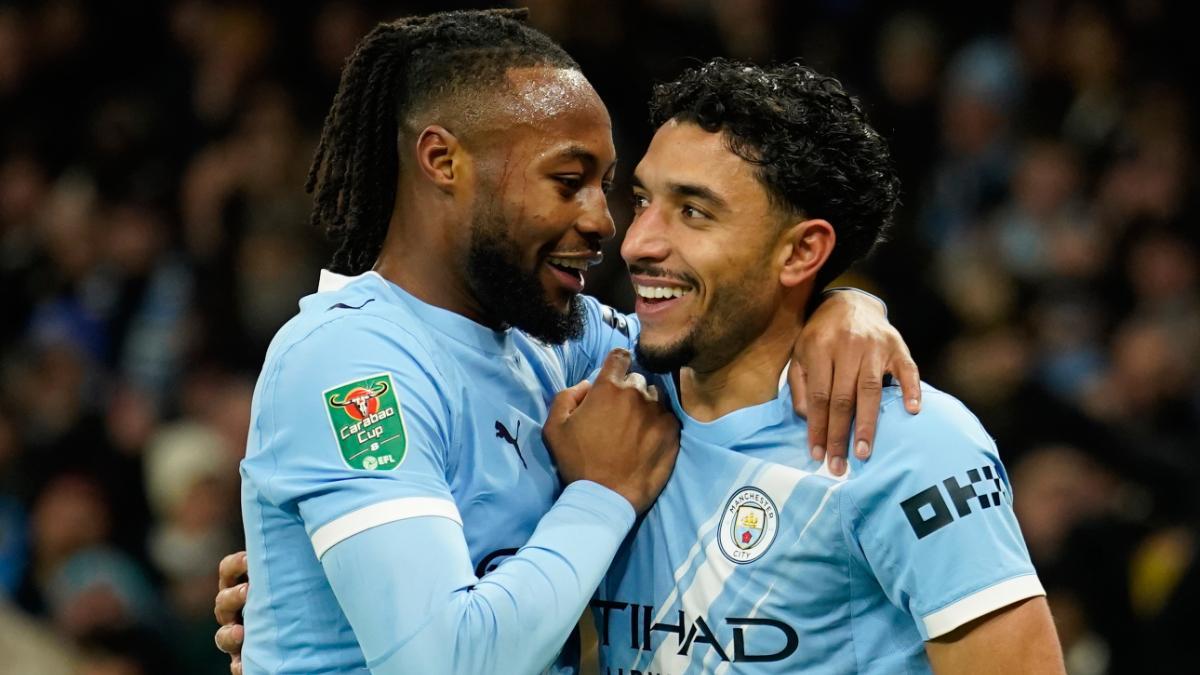 Marmoush celebra su primer gol contra el Newcastle en la vuelta de las semifinales de la Carabao Cup