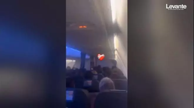 Momentos de pánico por las turbulencias de un avión con destino Alicante