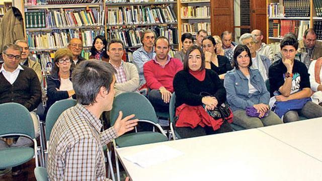 Un momento de la mesa redonda sobre la publicación.