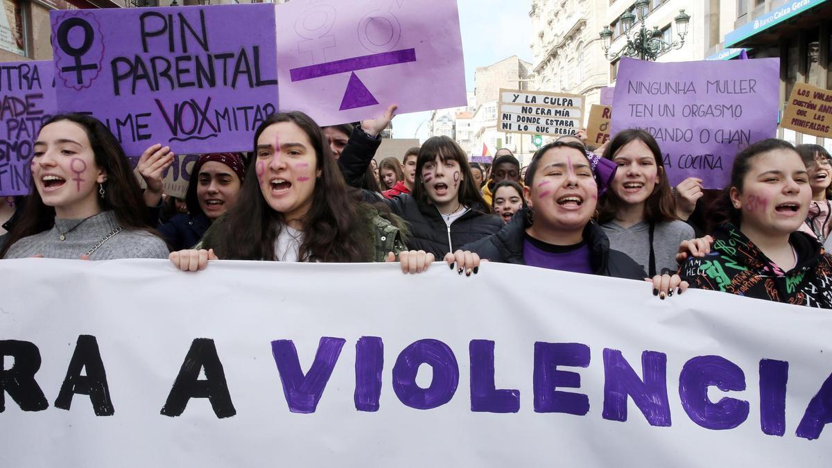Manifestación de jóvenes contra la violencia de género en Vigo.
