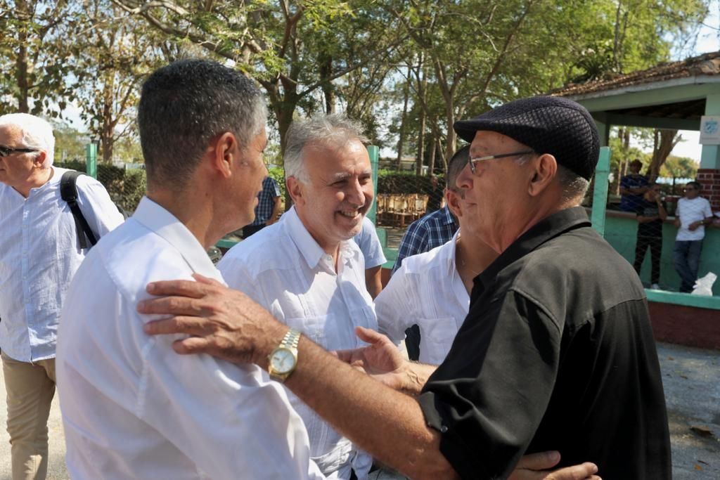 Visita de Ángel Víctor Torres a Cuba