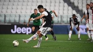 Cristiano marcó dos goles de penalti ante el Atalanta