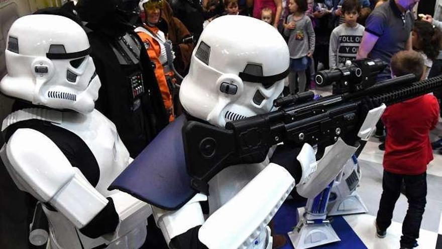 Las tropas de Star Wars y actividades de Halloween, en Os Rosales