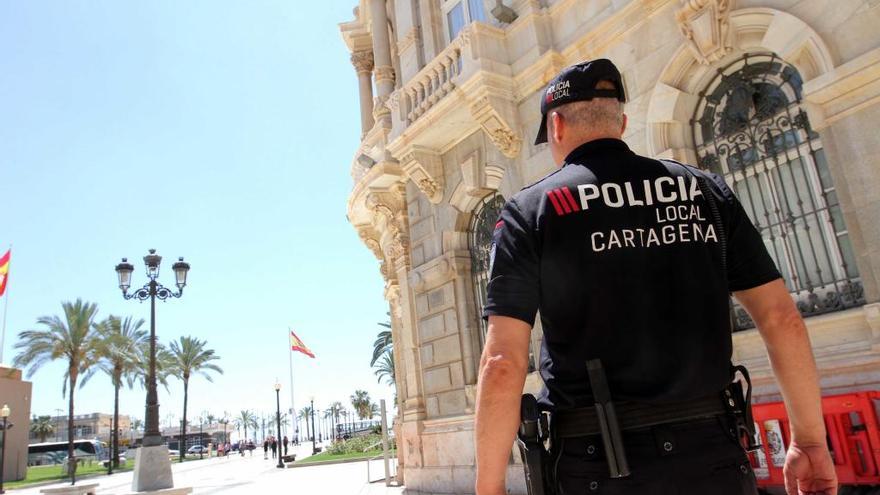 Un agente de la Policía Local de Cartagena.