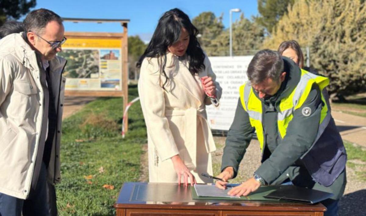 Orduna en el momento de la recepción de la obra.