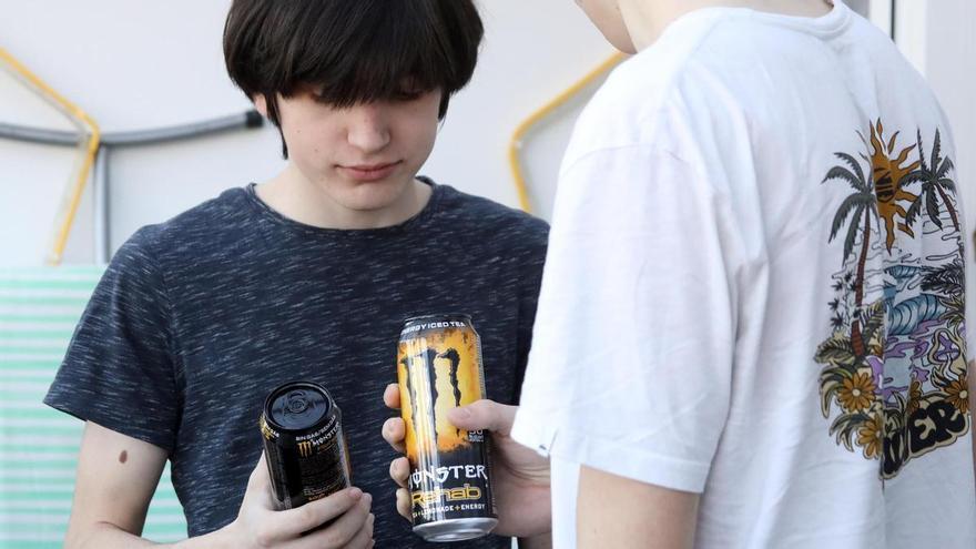 La Xunta diseña una señalización única para que no haya confusiones en la prohibición de vender bebidas energéticas y vapeadores a menores