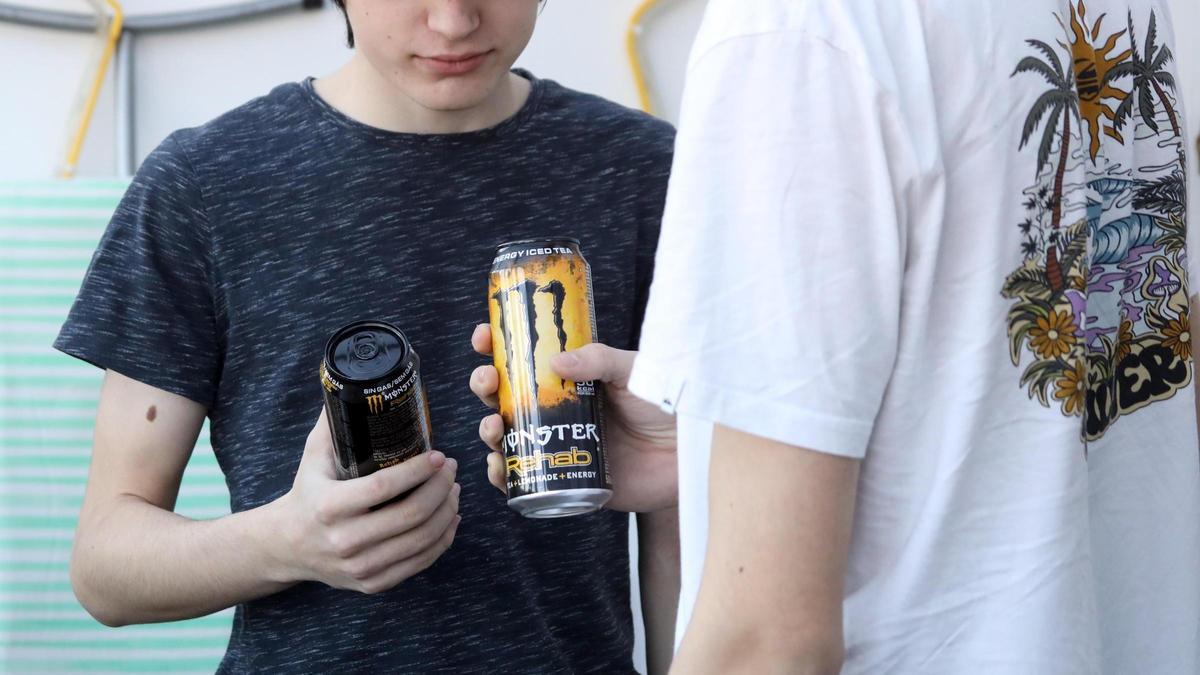 La Xunta diseña una señalización única para que no haya confusiones en la prohibición de vender bebidas energéticas y vapeadores a menores