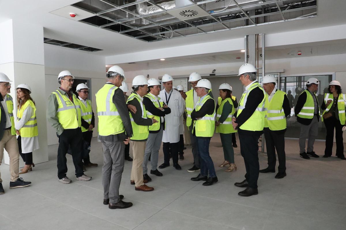 Visita de autoridades a las obras, que están ejecutadas en un 80 %