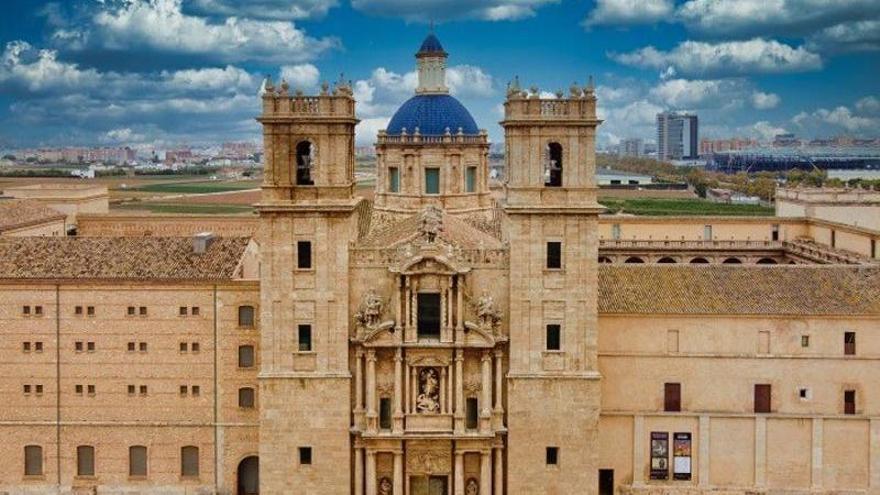 Associació Valenciana d'Escriptors reivindica el "patrimonio lingüístico" y pide más recursos para la AVL