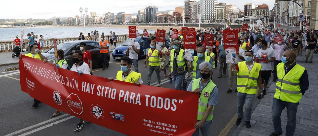 Una de las manifestaciones organizadas por Stop Muro contra las acciones de movilidad del gobierno local.