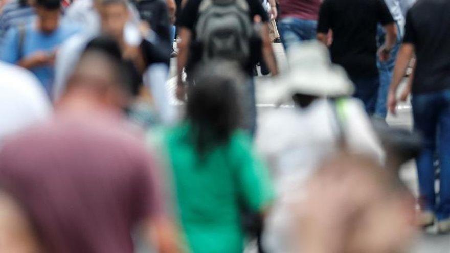 Una calle atestada de gente antes de la pandemia del coronavirus y sus consecuencias.