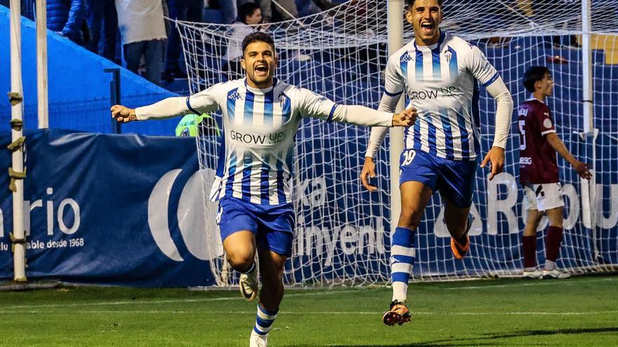 El Alcoyano remonta y da una alegría a la provincia