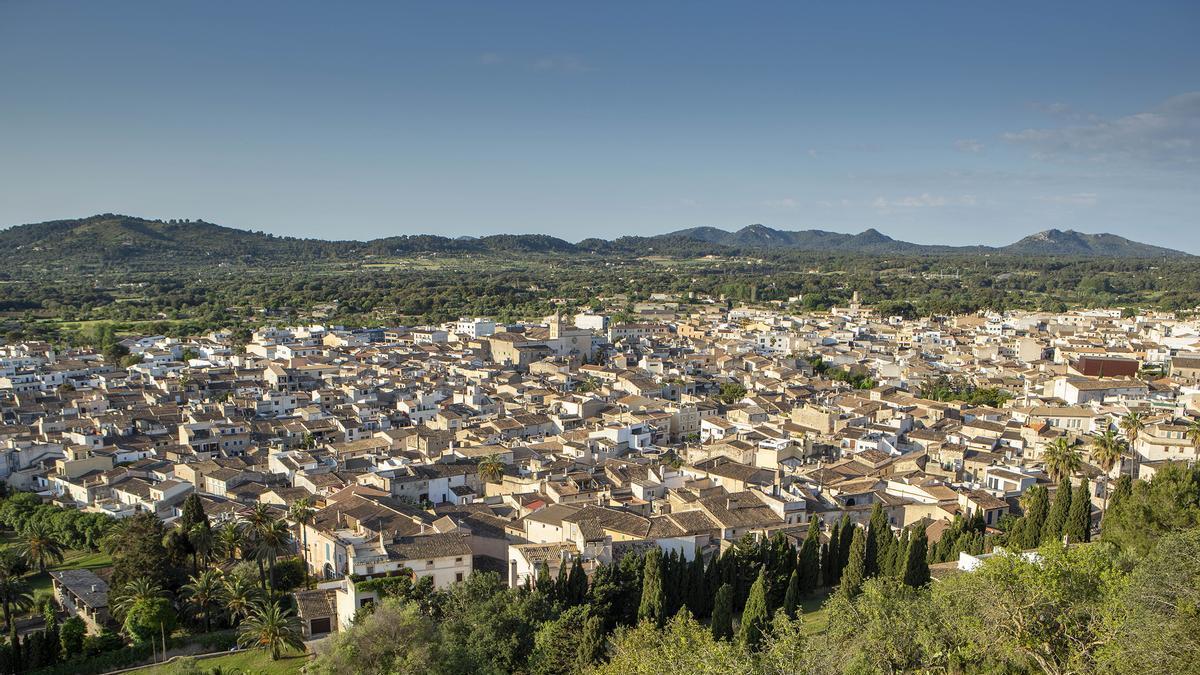 Vista general del casco urbano de Artà.