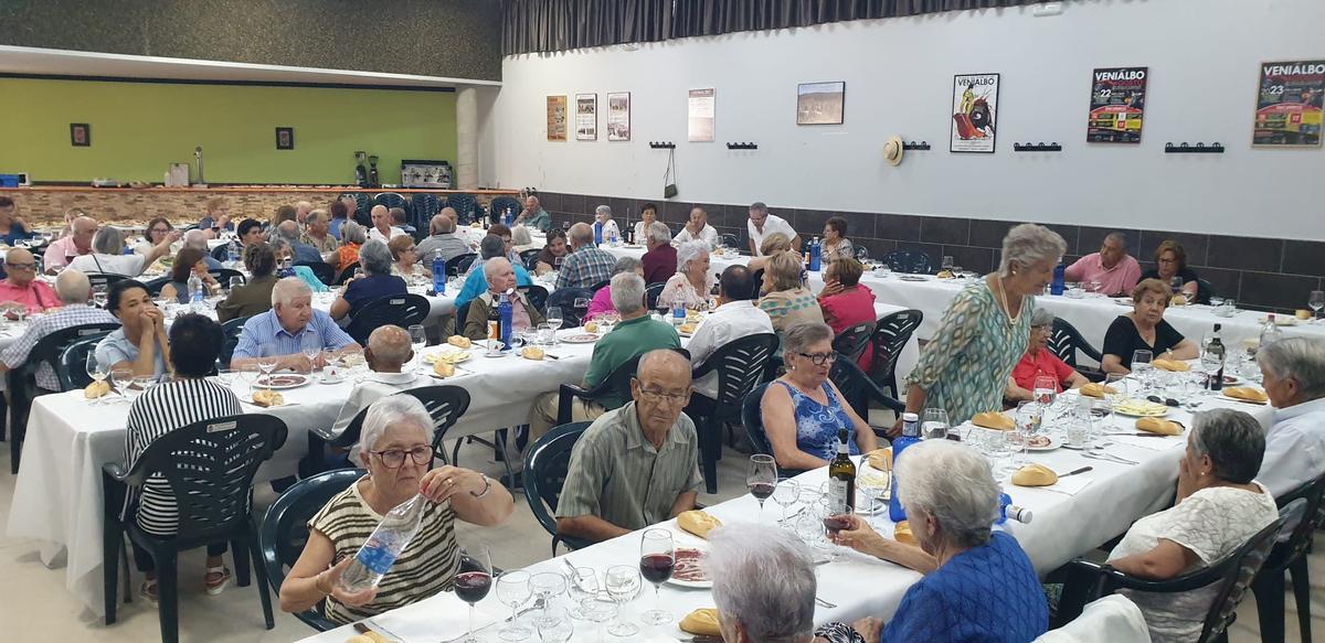 La asociación de jubilados de Venialbo honran a San joaquín y Santa Ana