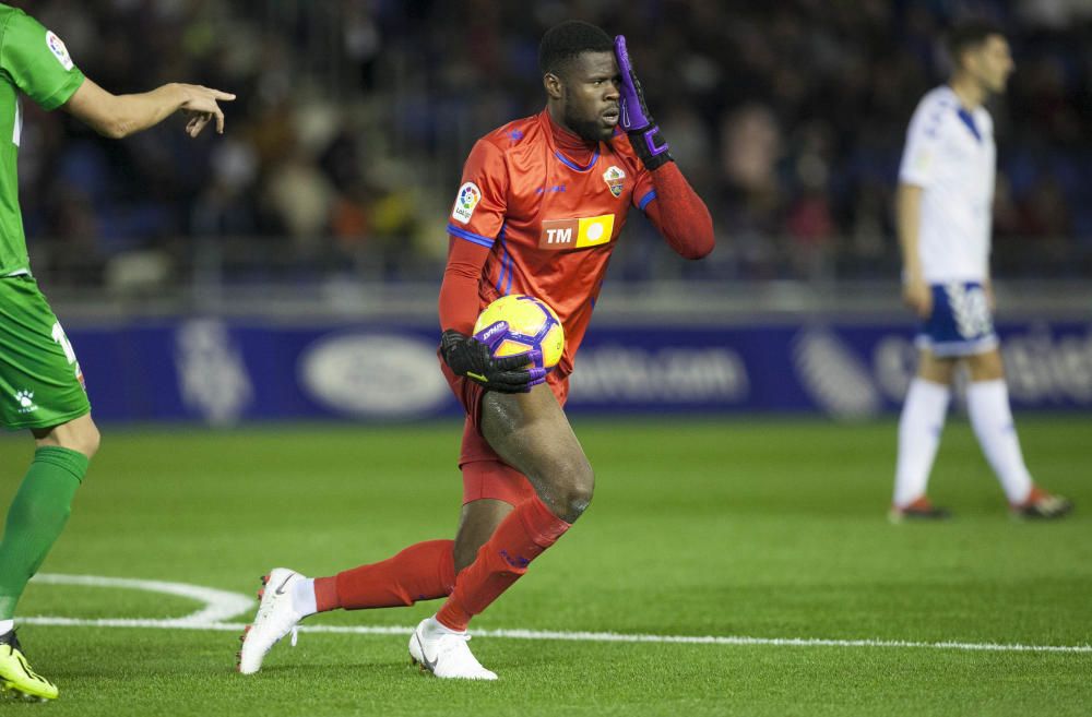 Nuevo varapalo a balón parado para el Elche (2-1)