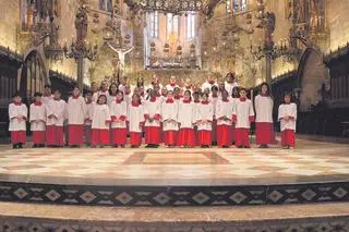 La Seu acoge la vestición de los nuevos Vermells