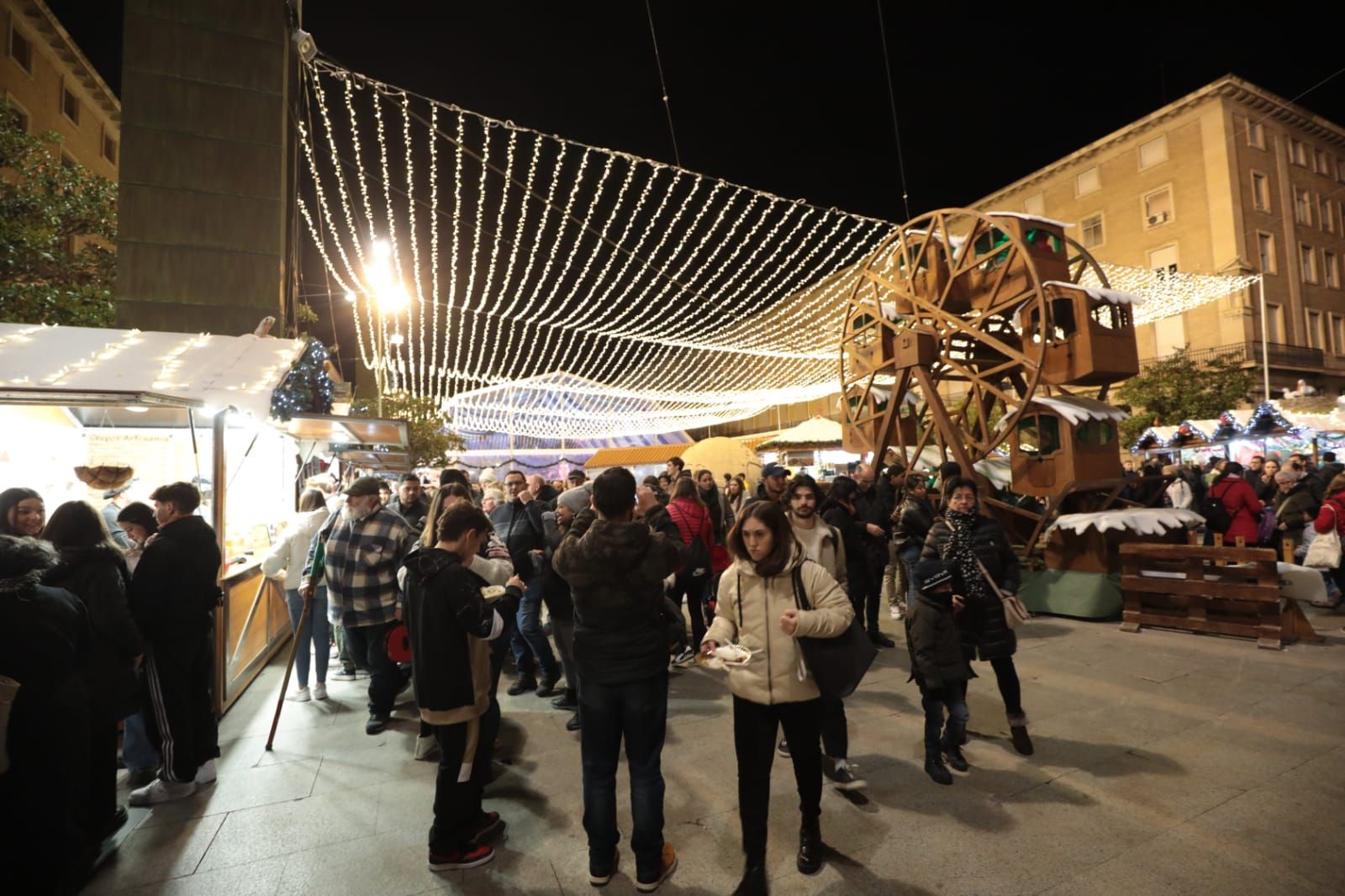 En imágenes | Zaragoza ya brilla por Navidad