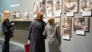 Una sala de la exposición Del juguete al cielo.