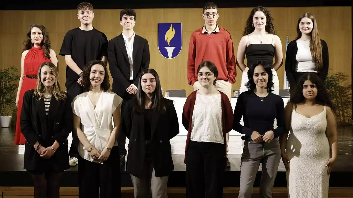 O Colexio M. Peleteiro recoñece os traballos en galego de doce estudantes nos Premios Literarios Minerva