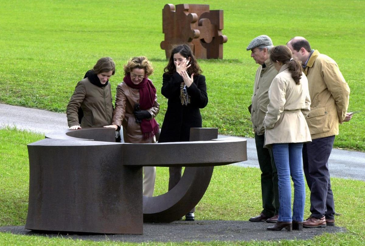 HERNANI.Unas 20.000 personas han visitado el museo Chillida, instalado en el caserío Zabalaga de Hernani (Guipúzcoa), durante los escasos tres meses transcurridos desde que se abrió al público,lo que ha superado las mejores expectativas de sus propietarios,la familia del prestigioso escultor donostiarra.EFE/Juan Herrero.