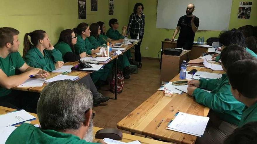 Curso sobre creación de empresas en Semente de Pedra