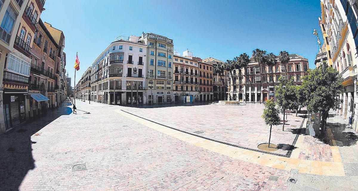 Vistas de calle Larios y Plaza Constitución vacías por la pandemia del COVID-19.