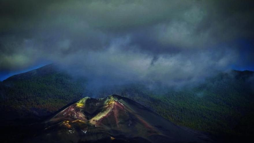 Panorámica tomada desde la montaña de La Laguna del volcán y la nueva orografía del lugar.