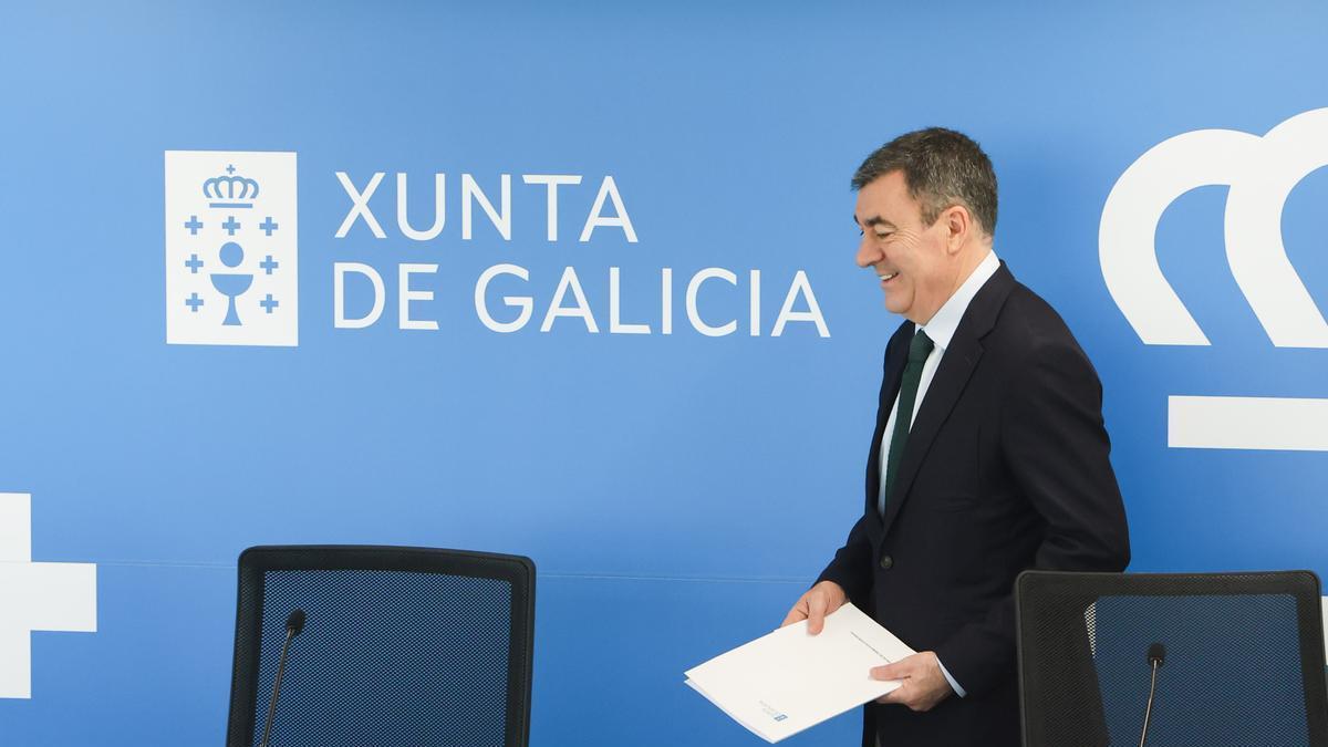 El conselleiro de Educación, Ciencia, FP e Universidades Román Rodríguez.